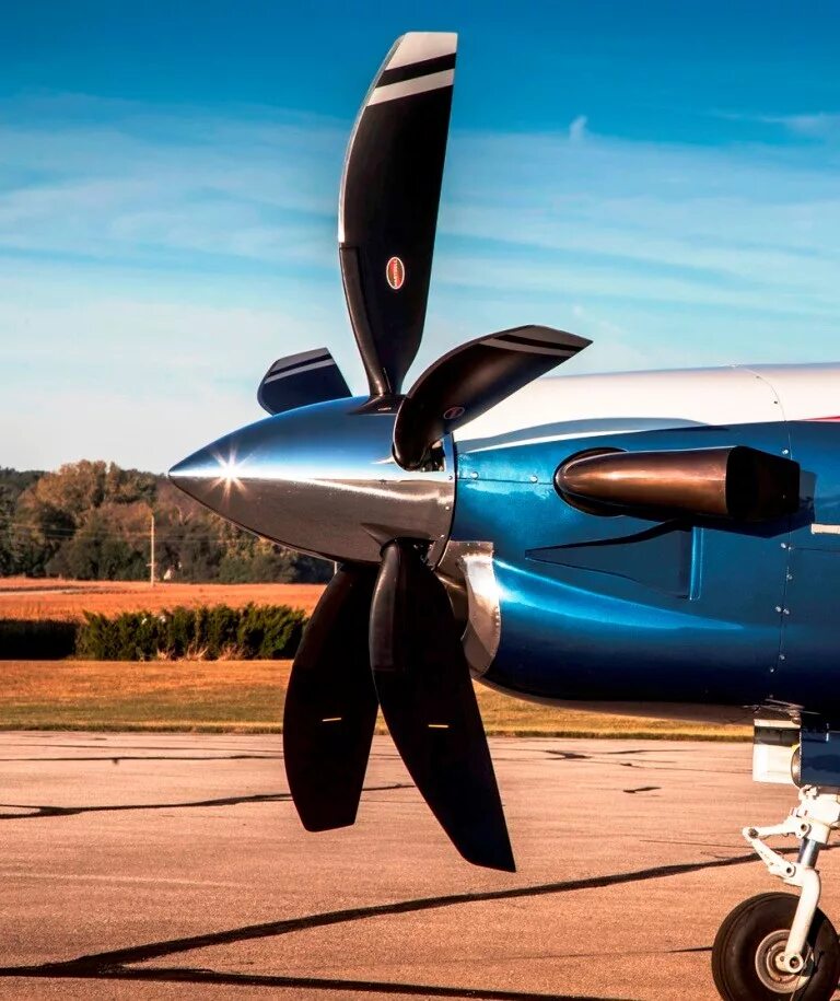 Самолет винт скорость. Turboprop самолет. variable pitch propeller. винтовой самолёт. пропеллер самолета.