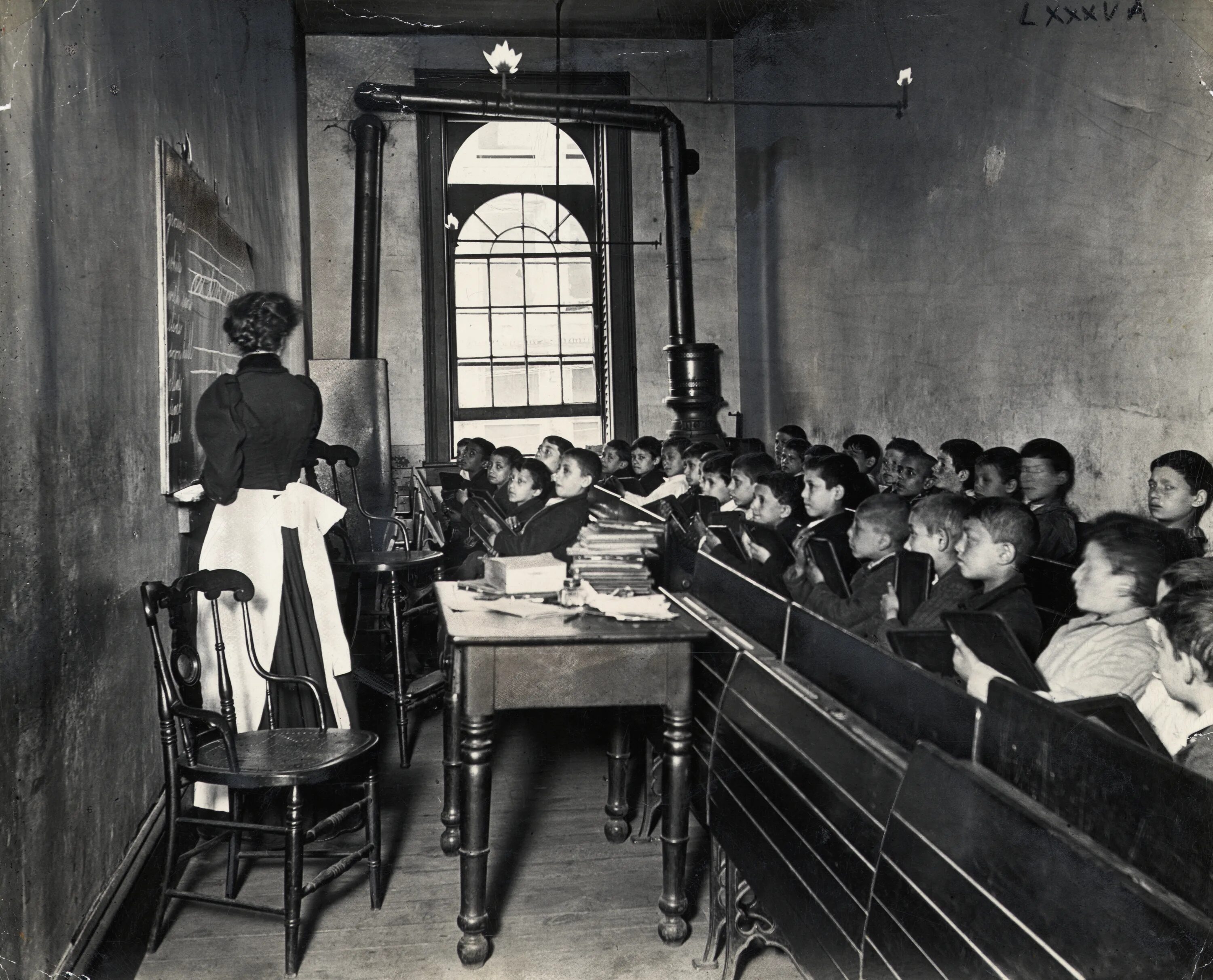 Первые школы в англии. Школы во франции 19 век. Christ's hospital school школьная форма. Королевский колледж кембридж 19 век. Религиозные школы в великобритании.