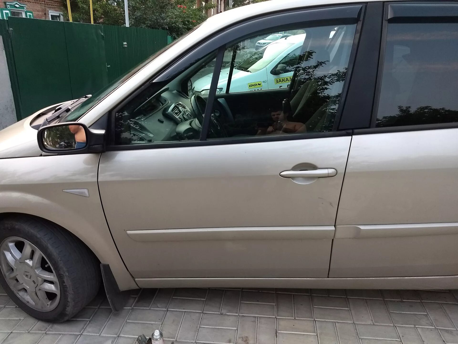 Дверь рено сценик 3. Сценик 2 2008. renault scenic 2 grand боковая дверь серый. дверь рено сценик 2. краска рено сценик 2 2008г.