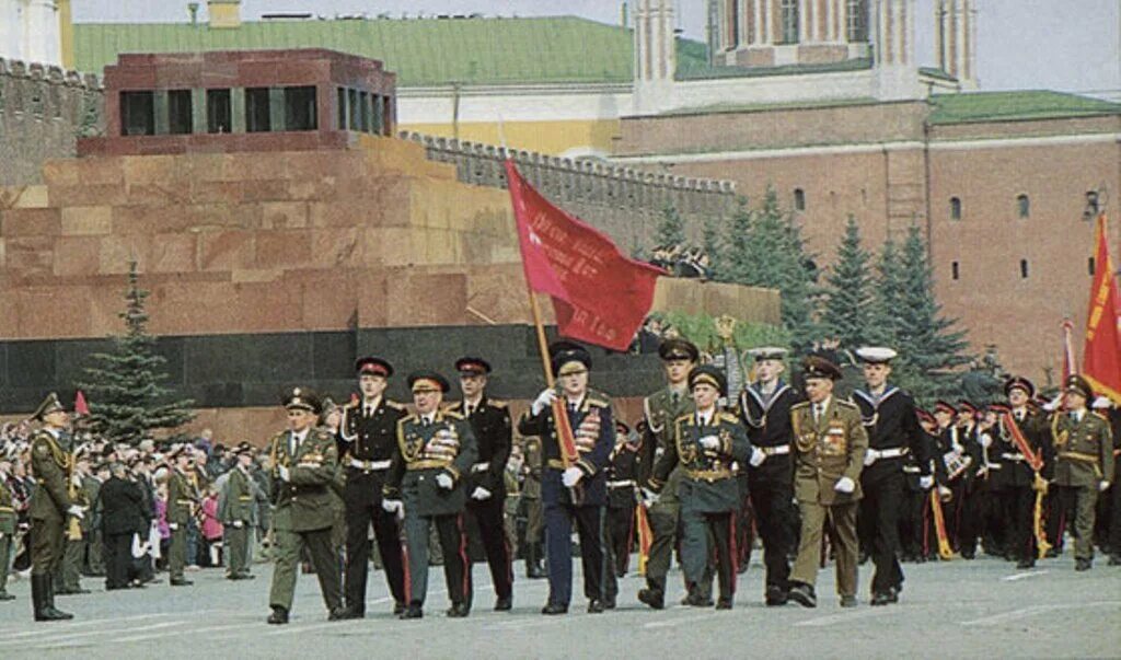 9 мая 1995. Ельцин парад Победы 1995. Парад Победы 1995 года на Поклонной горе. Парад Победы в Москве 1995 на Поклонной горе. Парад 1995 года в Москве на Поклонной горе.