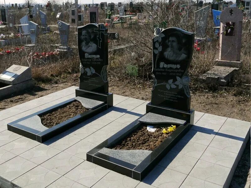 Гранитные памятники краснодаре. Прайм гранит гранитные памятники. Хутор ленина краснодарский край кладбище. Семейные памятники из гранита. Памятник гранит.