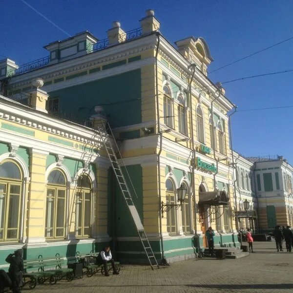 Квартиры в иркутске жд вокзал. Вокзал иркутск-пассажирский. станция иркутск пассажирский. жд вокзал иркутск пассажирский. иркутск вокзал 3 подъезд.