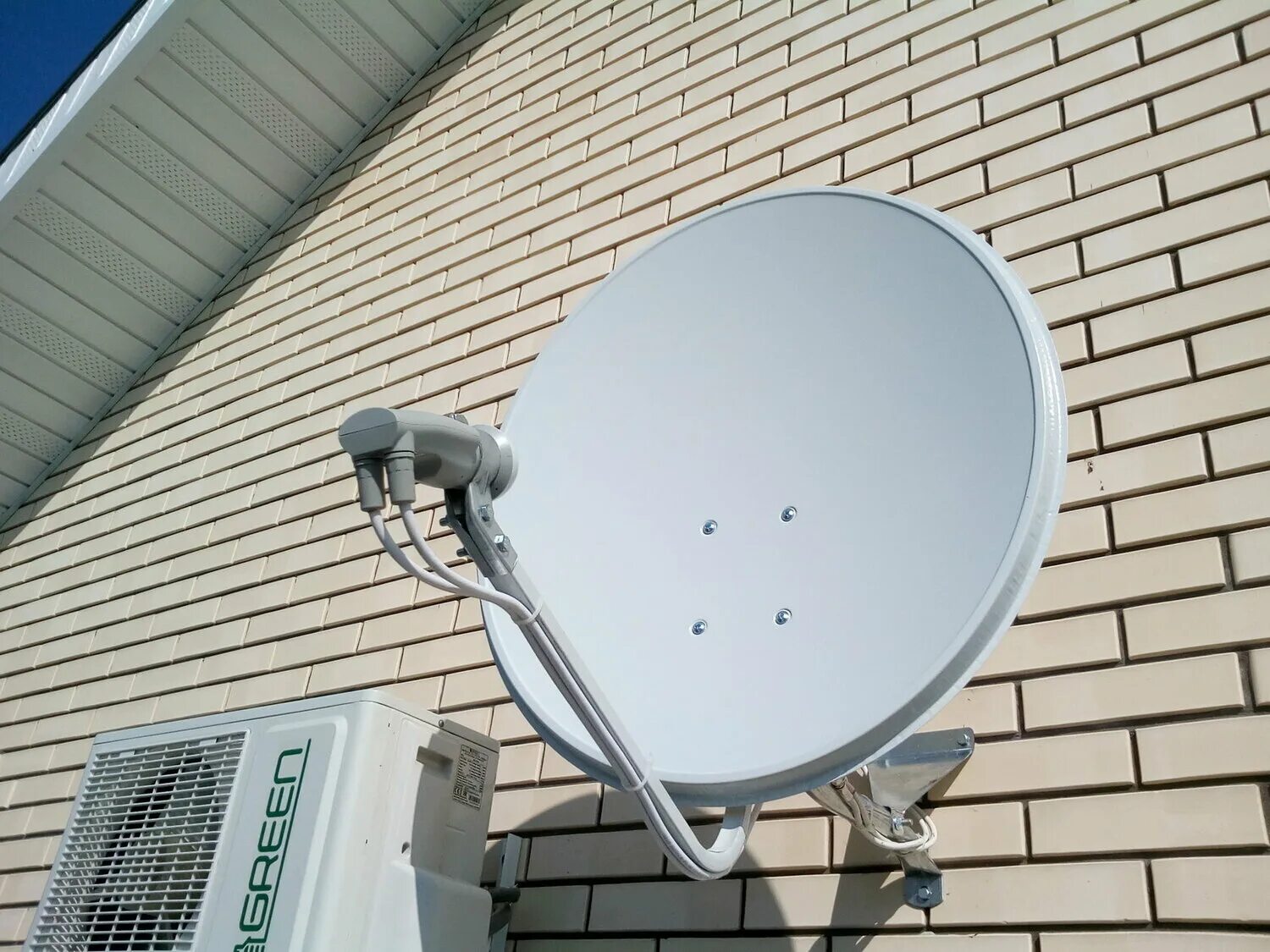 установщик антенн. устои антенна. спутниковая антенна. установка и настройка спутниковых антенн глазов. антенна триколор спутниковая триколор.