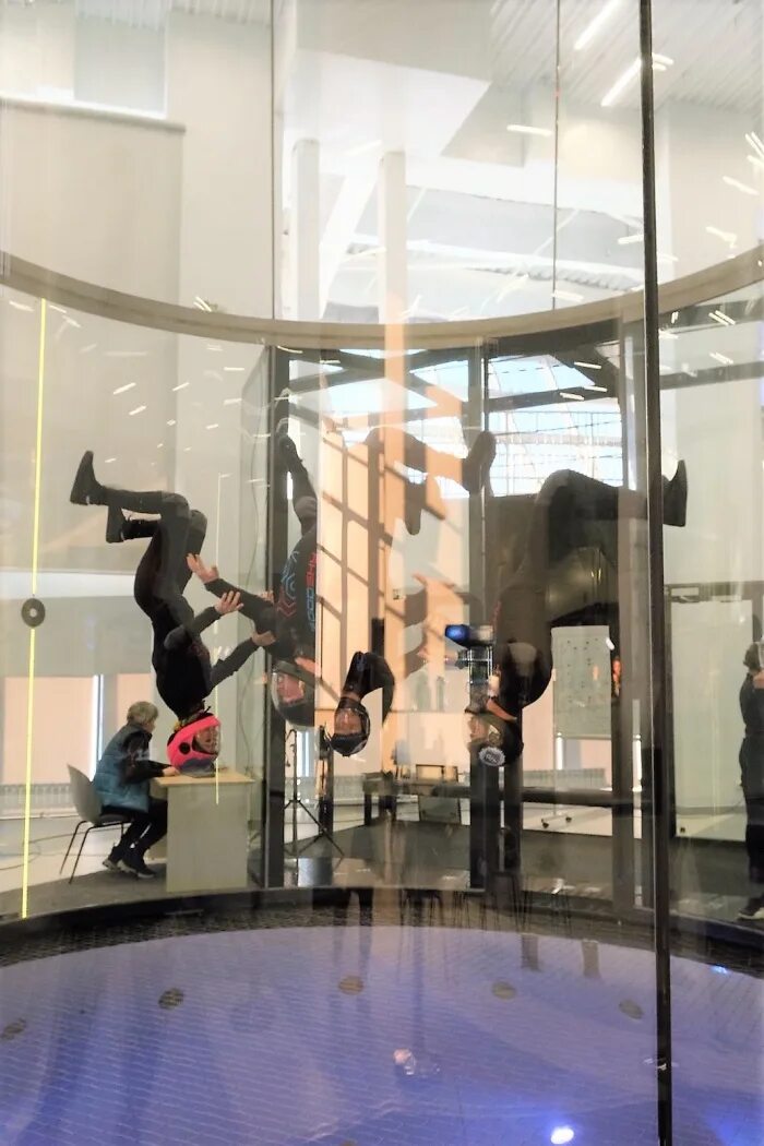 Аэротруба кузбасс арена. Штивель леонид спб аэротруба. Кузбасс арена бассейн для серфинга. Аэротруба кузбасс арена. Скалодром кемерово кузбасс арена.