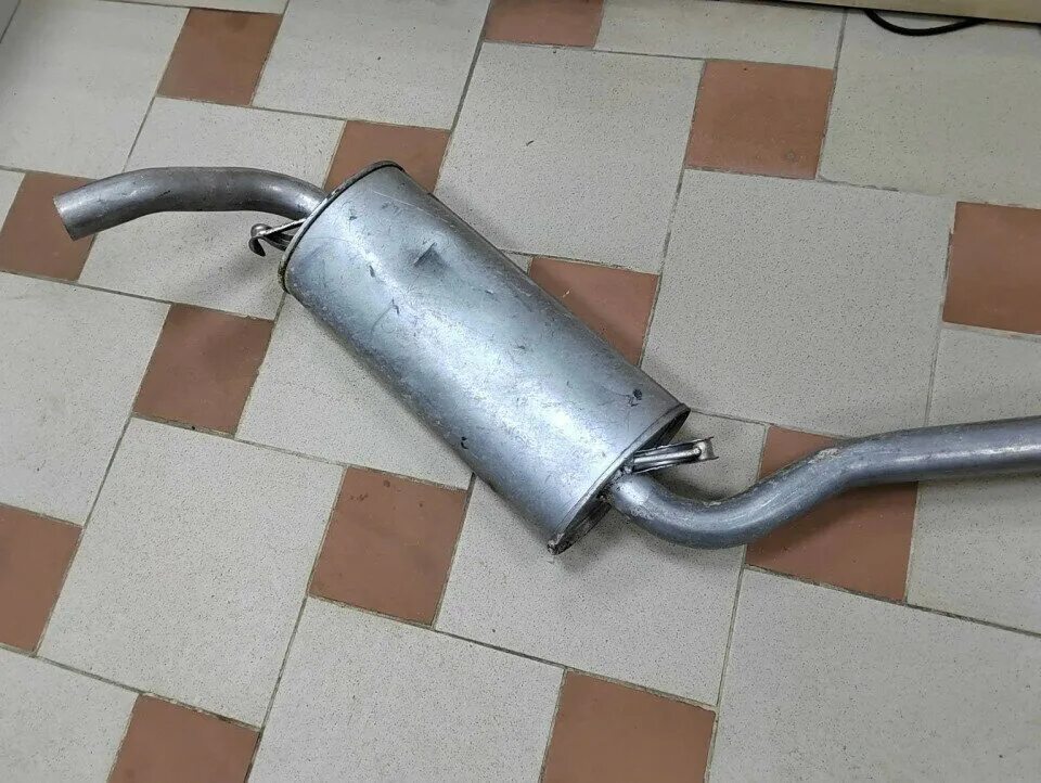 136235 ижорский глушитель. Резонатор ауди 80. Резонатор audi 80. Резонатор ауди. Резонатор ауди 100 с4.