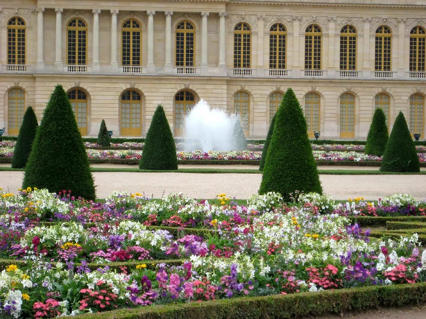 Воронцовский парк в крыму фонтан. Оригинальный цвет зимнего дворца. Зимний дворец санкт-петербург растрелли. Эрмитаж растрелли. Воронцовский дворец фонтан.