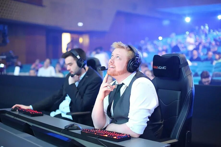 Комментаторы дота 2 мэйджор. Комментатор компьютерных игр. Начинающий комментатор. Mintgod. Остин capitalist уолш.