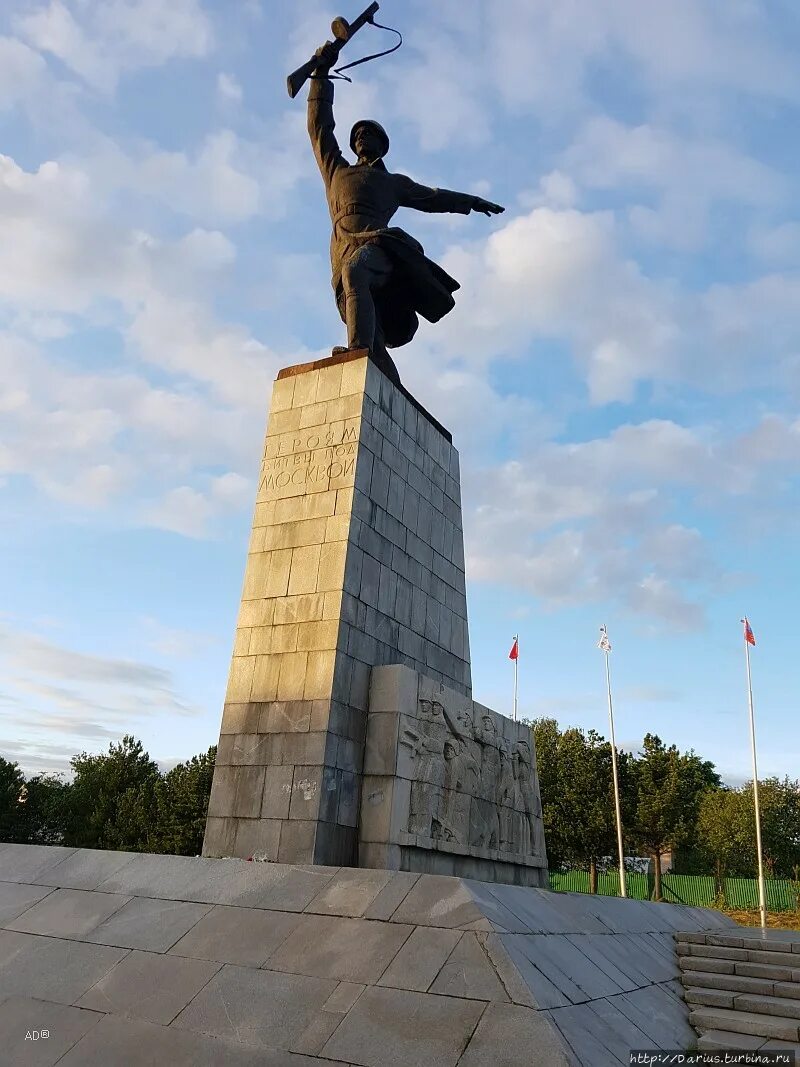 Памятник в яхроме. Дмитров мемориал Перемиловская высота. Монумент героям битвы под Москвой Перемиловская высота Яхрома. Памятник Перемиловская высота в Яхроме. Мемориал Перемиловская высота в Яхроме.