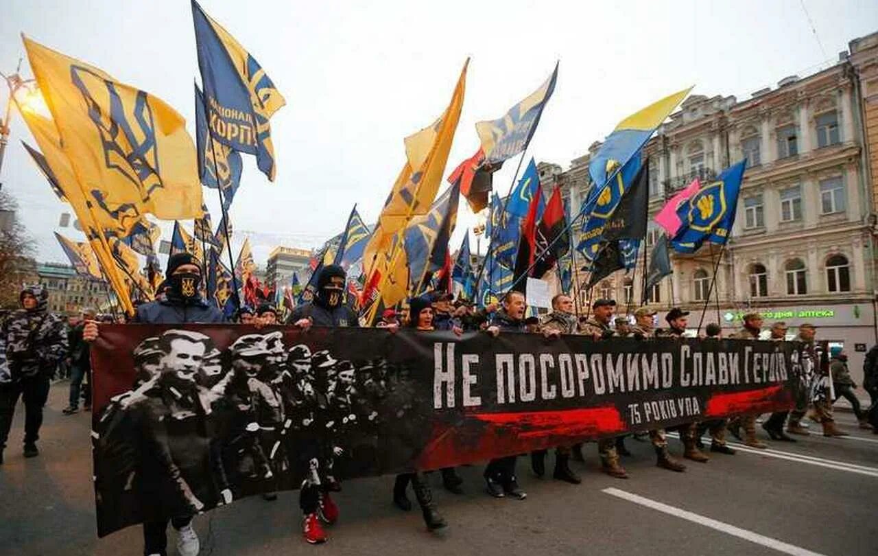 Парады нацистов в Украине. Парад УПА В Киеве. Шествие УПА В Киеве. УПА зигуют.