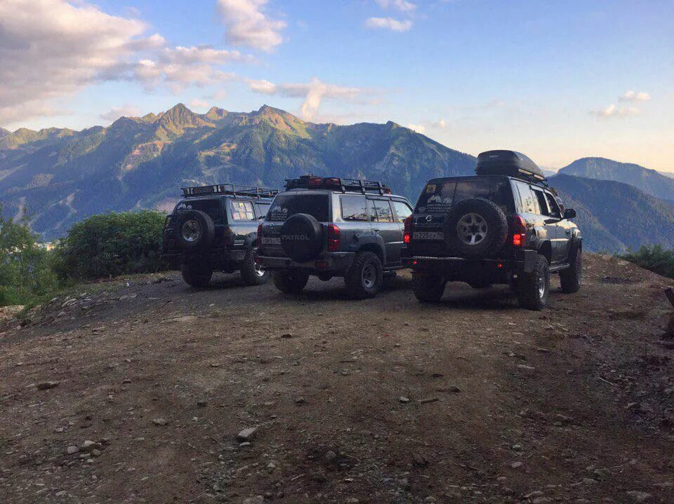 Домбай джипы. Джиппинг кавказ. Джиппинг архыз. Эльбрус джиппинг. Полноприводные машины в домбае.