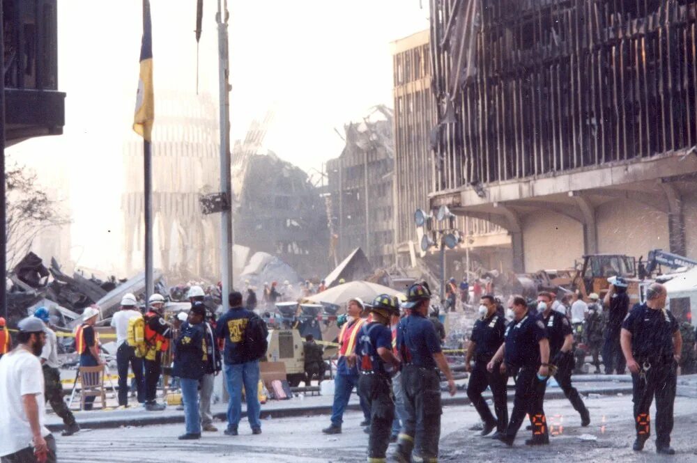 Нью Йорк 10 сентября 2001. Теракт 11 сентября в Нью Йорке. 11 Сентября 2001 года террористическая атака на США.
