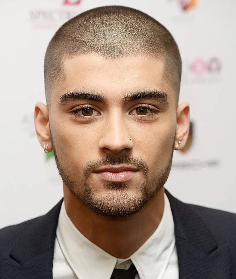 Прическа 6мм. Зейн малик. зейн малик короткая стрижка. zayn лысый. зейн малик прическа.