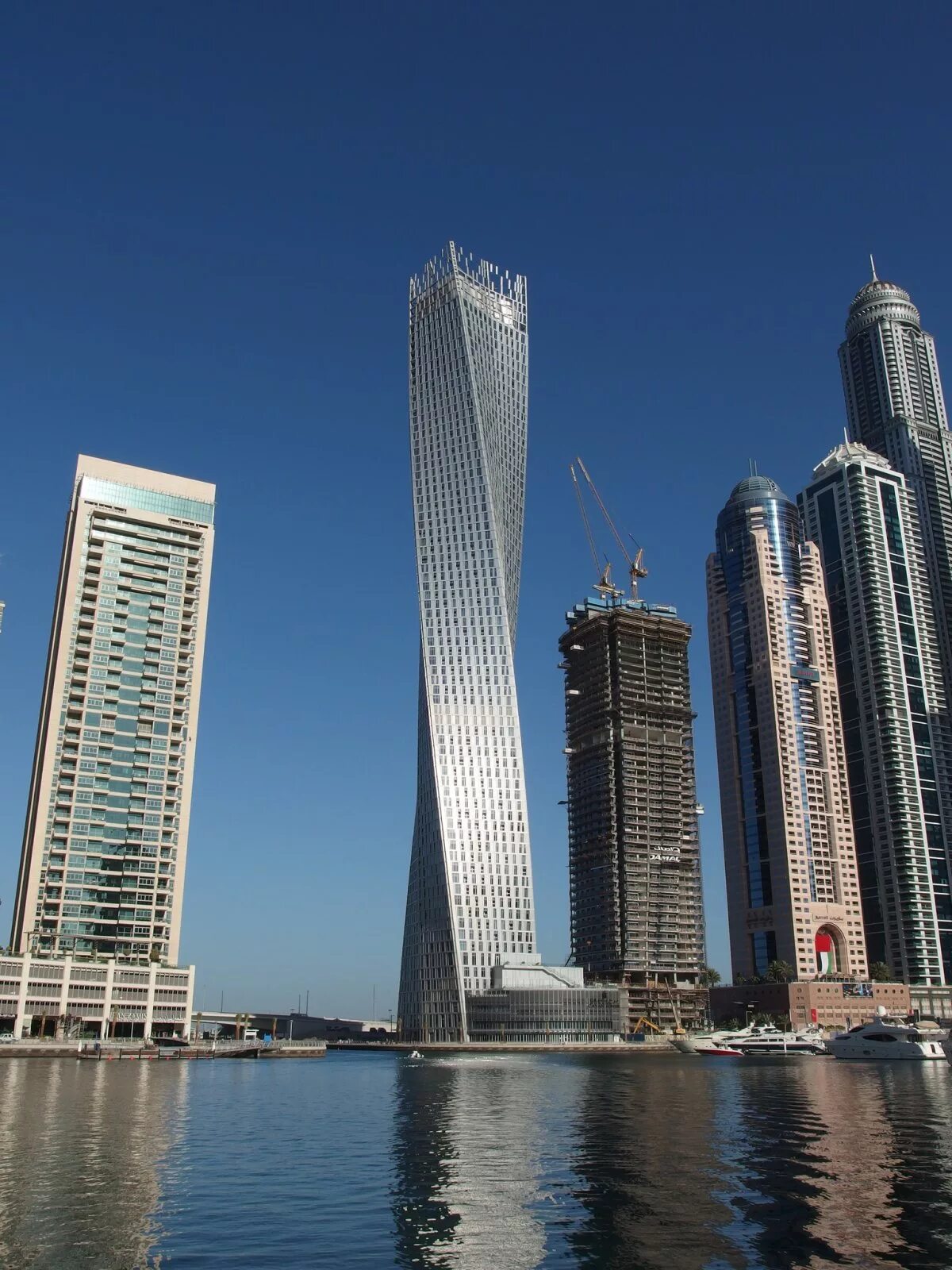 Cayan Tower Дубай. Башня Кайан и башня Эволюция. Каир небоскребы. Высотных башен