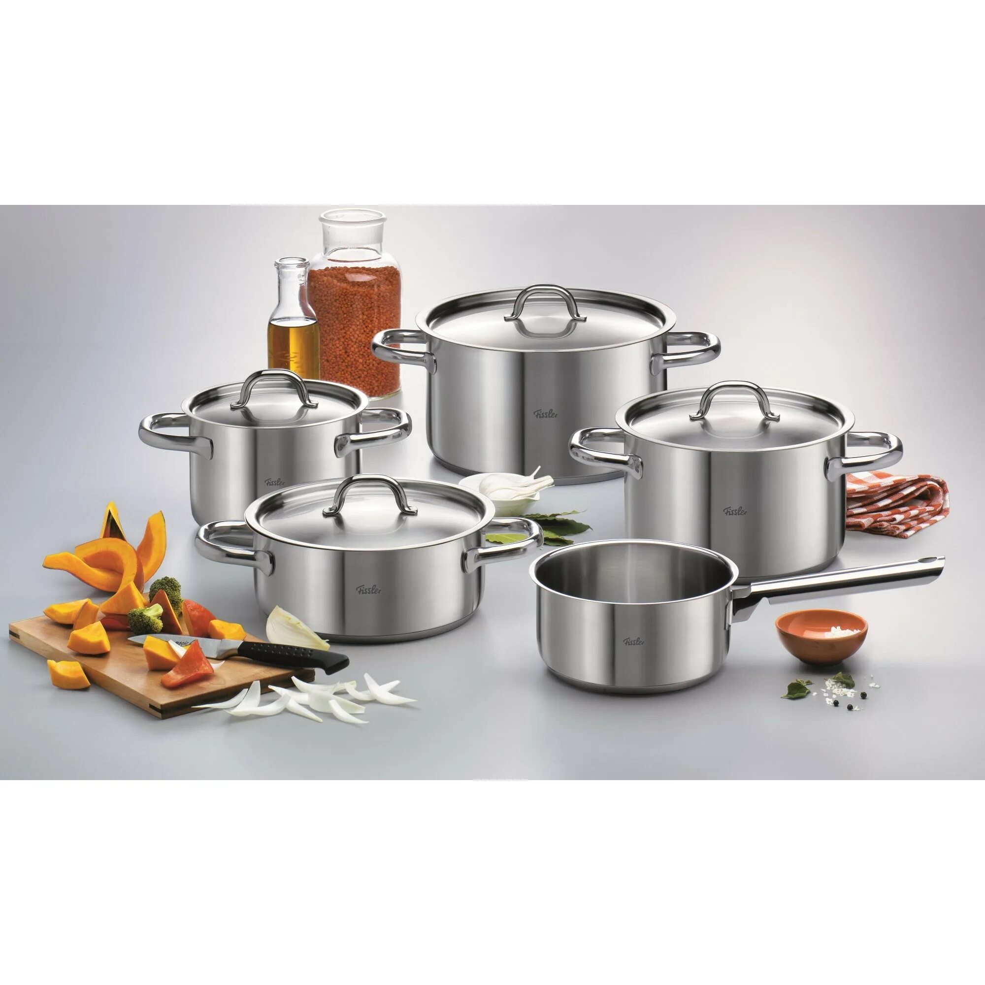 Посуда ое. Fissler посуда. Набор посуды Fissler Family line 3311005 9 пр.. Набор кастрюль Universal Original Cookware Accessory. Металлическая посуда стальная.