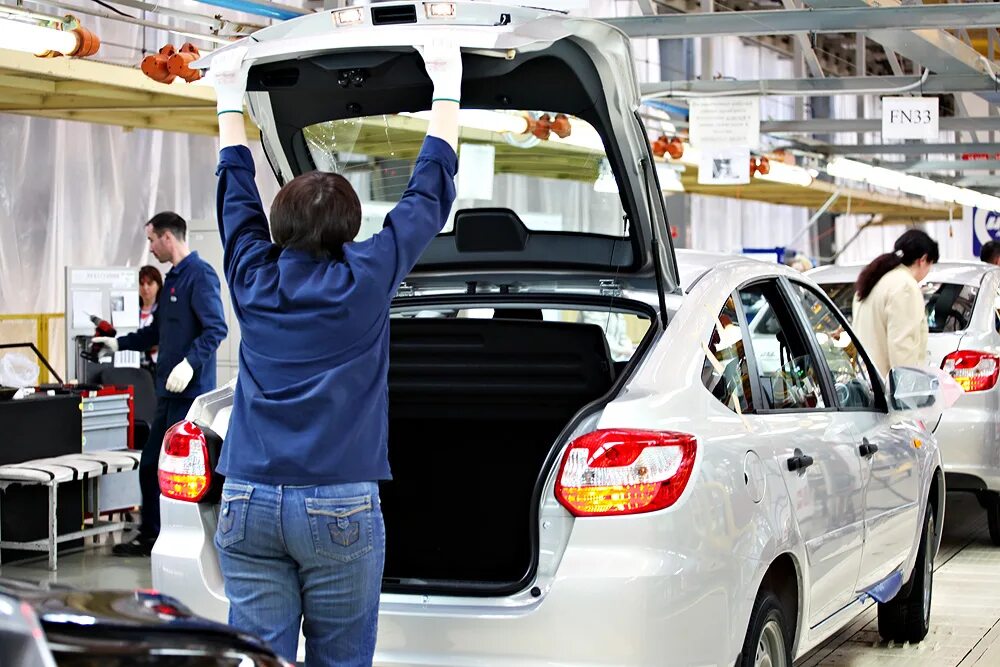 Лада гранта на конвейере. Автоваз лада гранта. Где проходят гранты. Лада гранта 2190. Лада гранта 2022 салон.