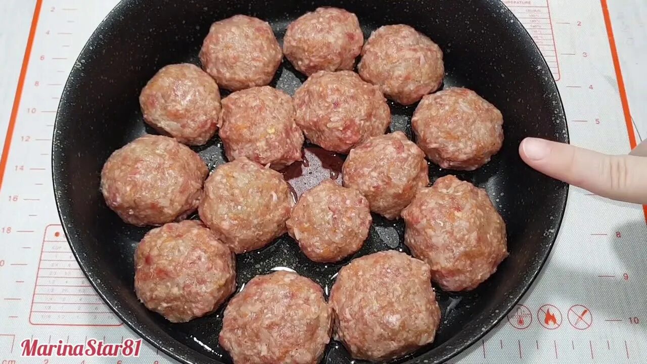 Сколько весит 1 ежик. Мясные ежики. ёжики в духовке. сколько весит один ежик с рисом. сколько весит мясной ежик.