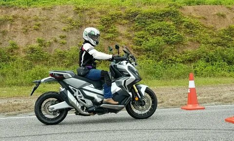 Honda adv 750