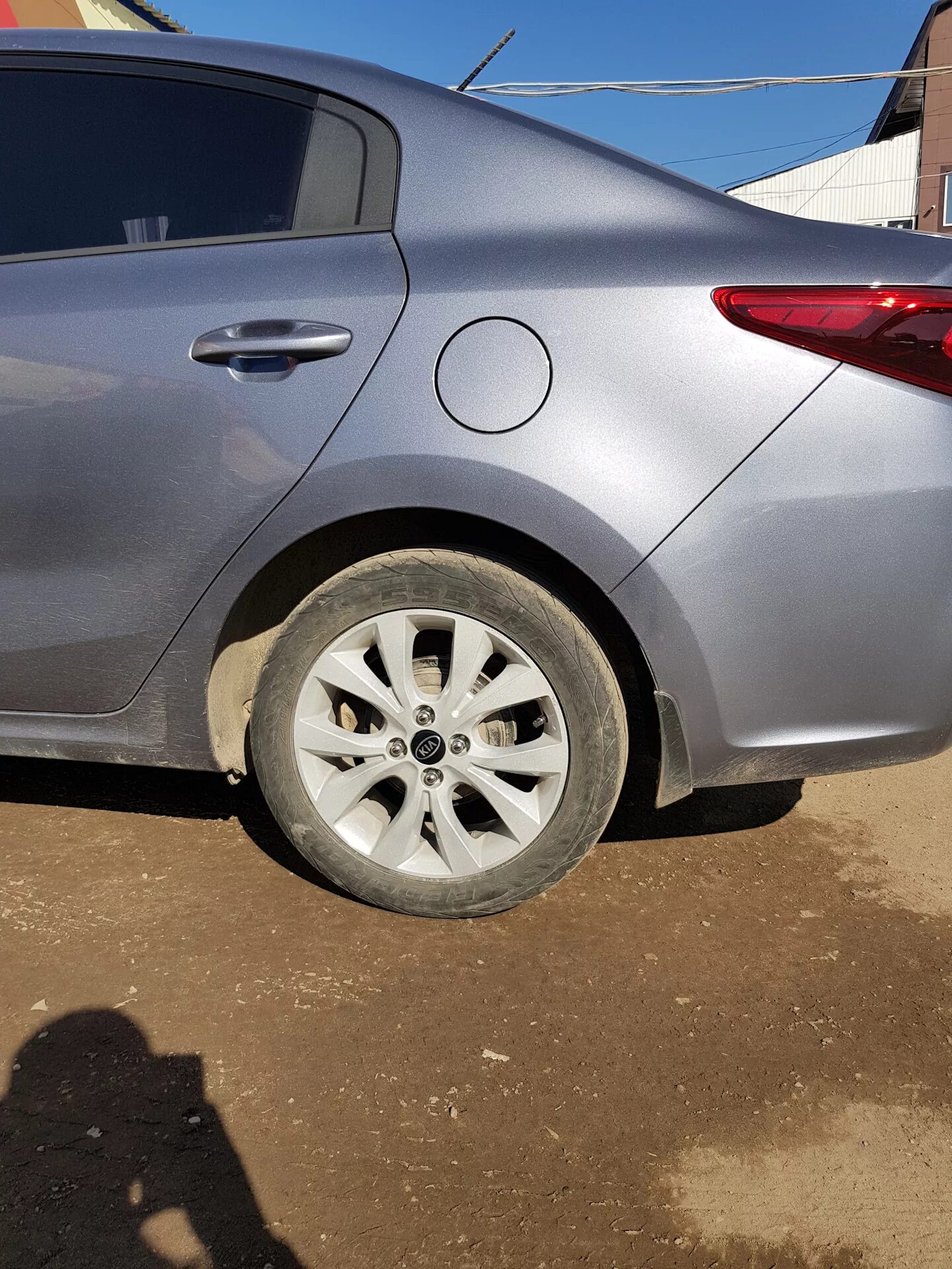 Солярис 2 чёрные диски 15. Диски на солярис рио. R17 rio solaris. Хендай солярис 2006. Диски на солярис рио.