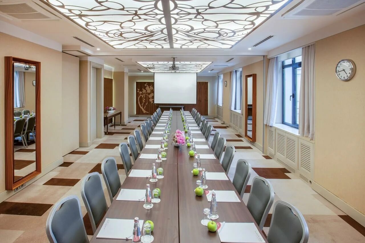 Crown by renaissance development. Crown plaza ligovskiy. crowne plaza лиговский. crowne plaza st. petersburg-ligovsky 4*. crown hotel by renaissance development лиговский просп 61 санкт-петербург.