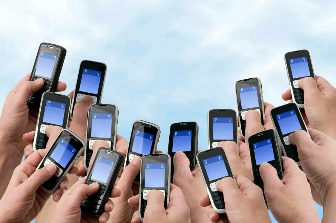 Можно использовать телефон. Сотовая связь. много телефонов. сотовые телефоны много.