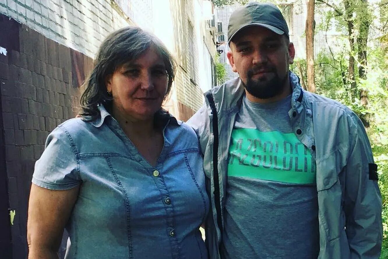 Мама басты. Василий вакуленко мама. баста родители. отец васи вакуленко. василий вакуленко родители мама.