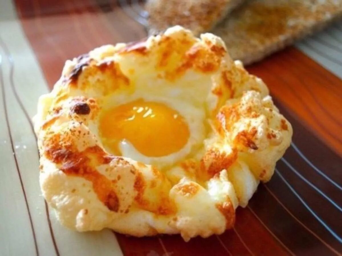 Необычная яичница на завтрак. Ледяные яйца финский залив. Яичный остров. Ледяные яйца финский залив. Яйца в облаках.