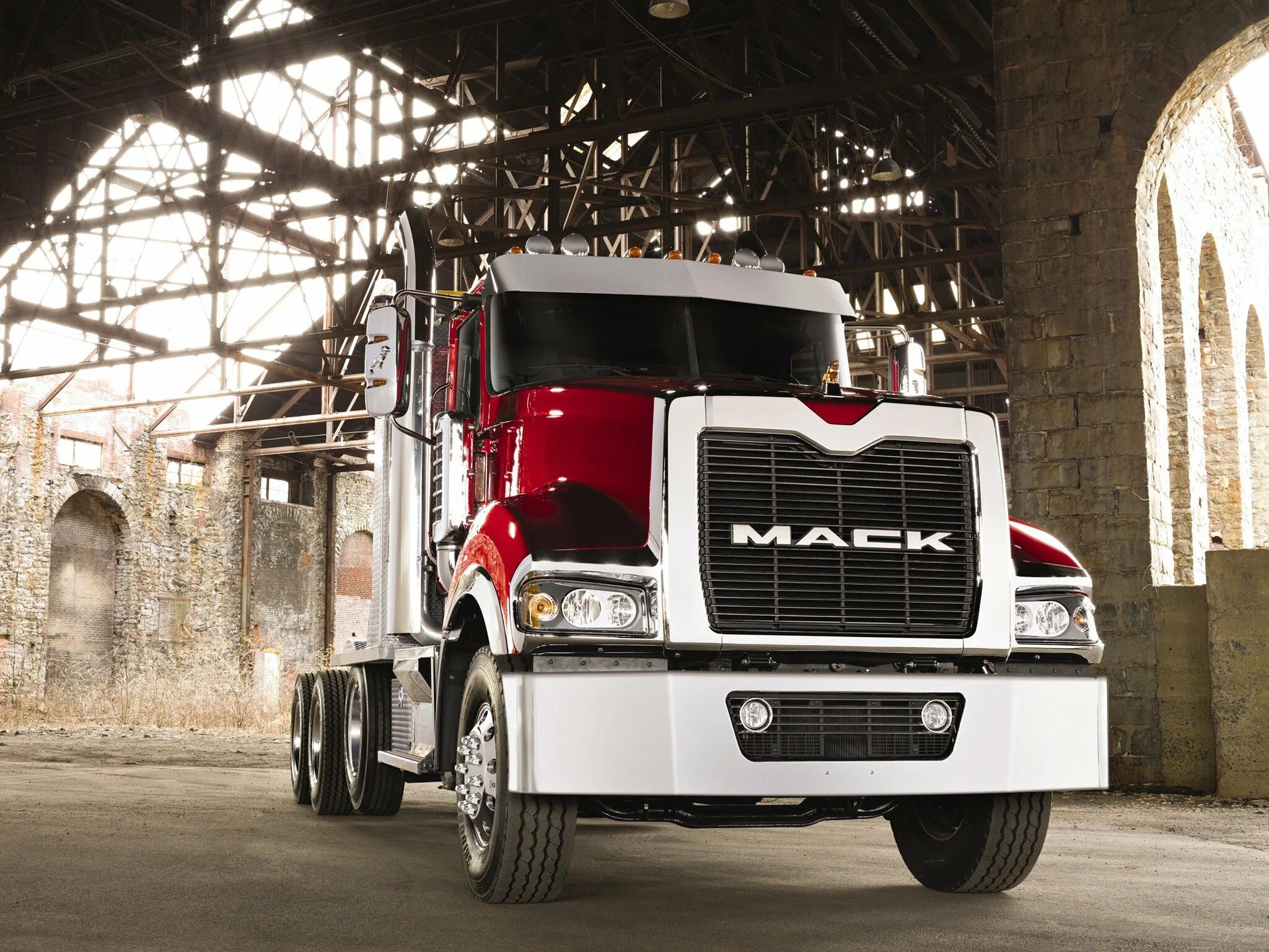 Какие грузовики попадают. Mack titan 10. mack titan 2008. mack trucks грузовики. тягач фура mack trucks.