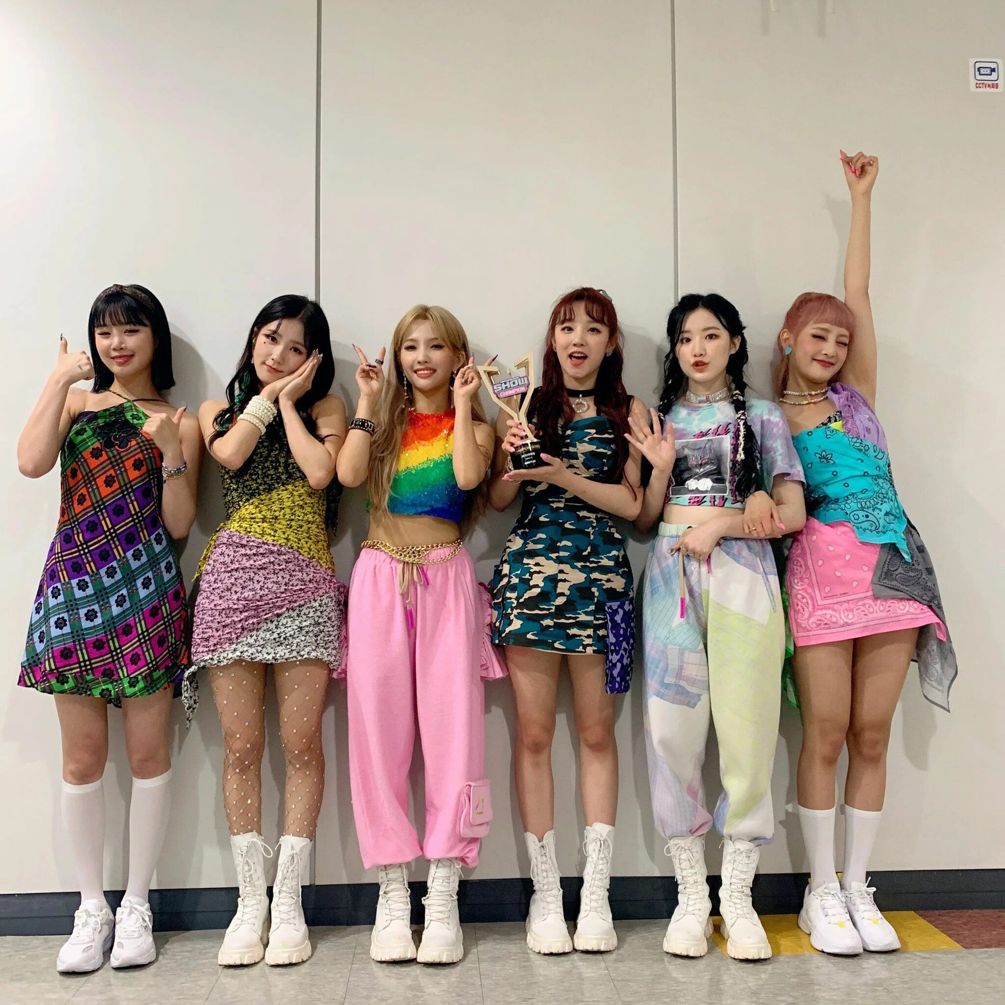 B f g группа. Группа джи айдол. кпоп g idle. g idle участницы 2025. участницы джи айдол.