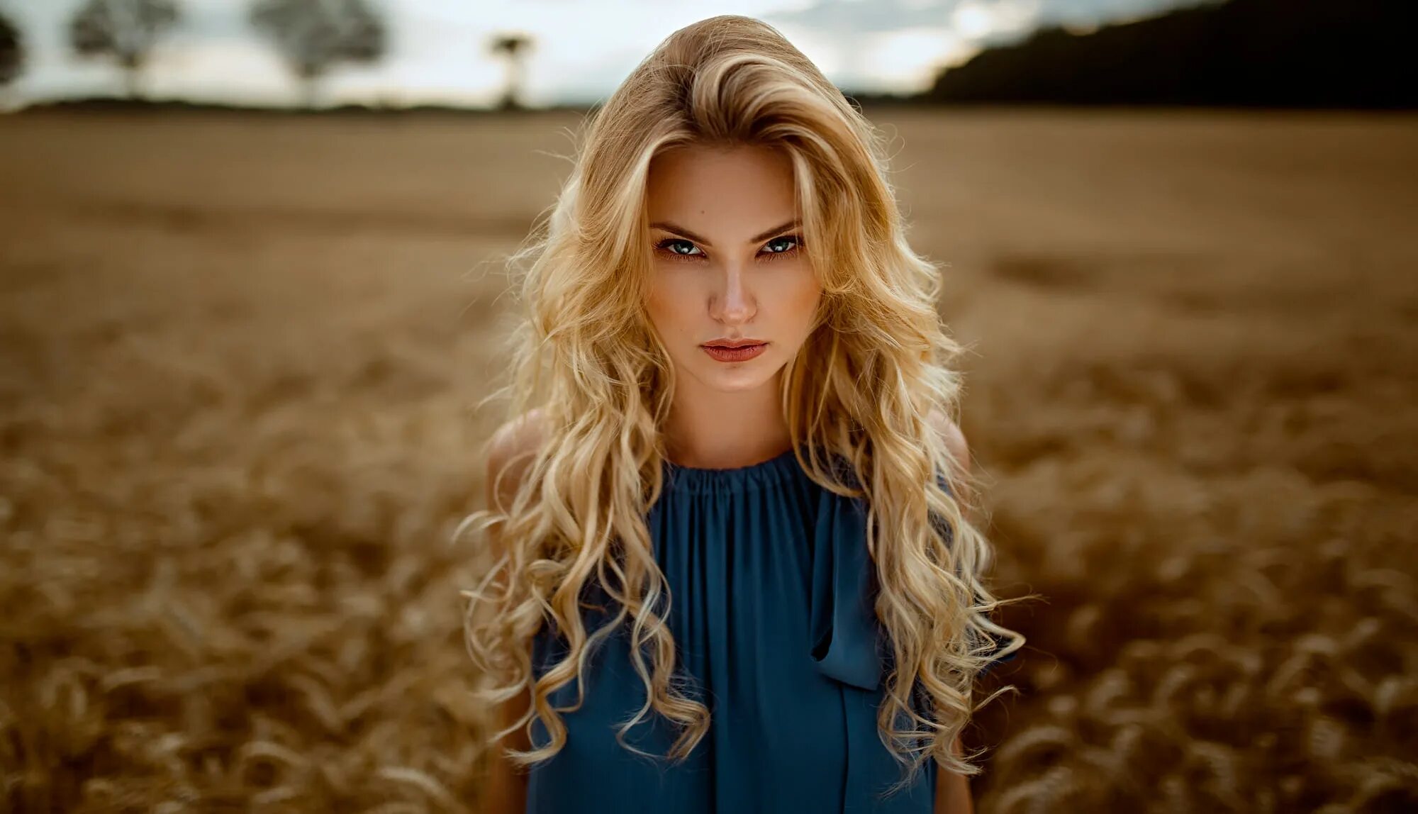 Блондинка модели видео. Carla sonre. Девушка с пшеничными волосами.