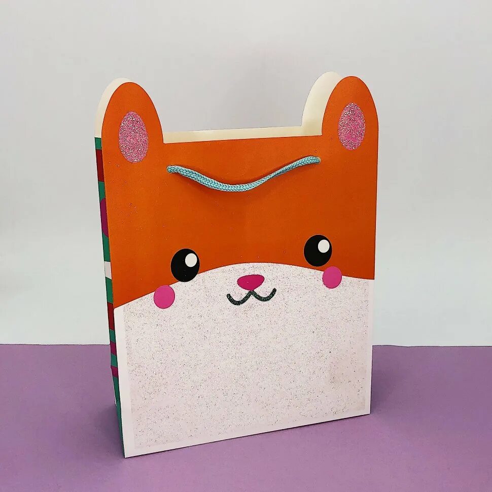 Пакет подарочный 25х35х15. Пакет с лисой. Подарочный пакет с лисами. Подарочный пакет с лисой маленький. Лиса в бумажном пакете.