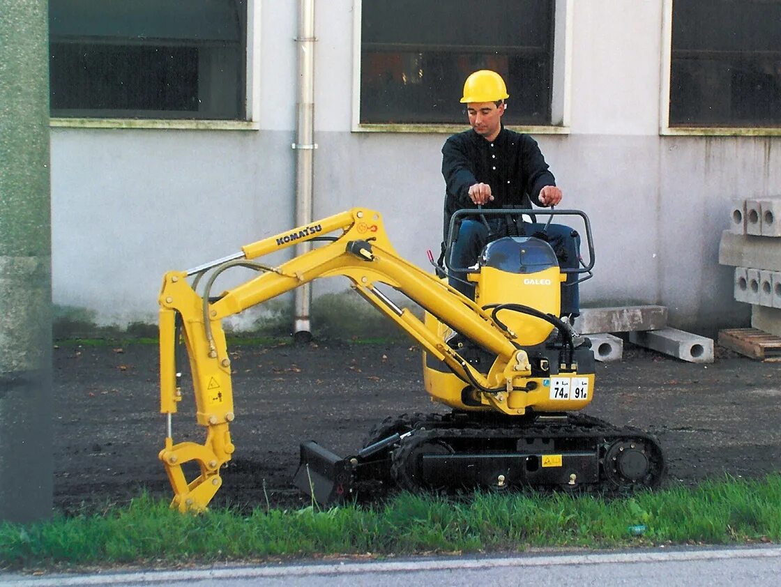 Купить мини японский экскаватор. Экскаватор Komatsu pc01. Мини экскаваторы Коматсу 80. Мини-экскаватор Komatsu pc01-1. Мини-экскаватор RTX-6000.