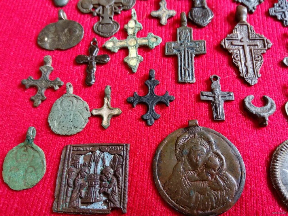 Предметы религиозного почитания. Серебро, позолоченное серебро, гравировка, чернь. Христианские предметы культа. Предметы религиозных культов. Вещи являющиеся предметом религиозного поклонения.