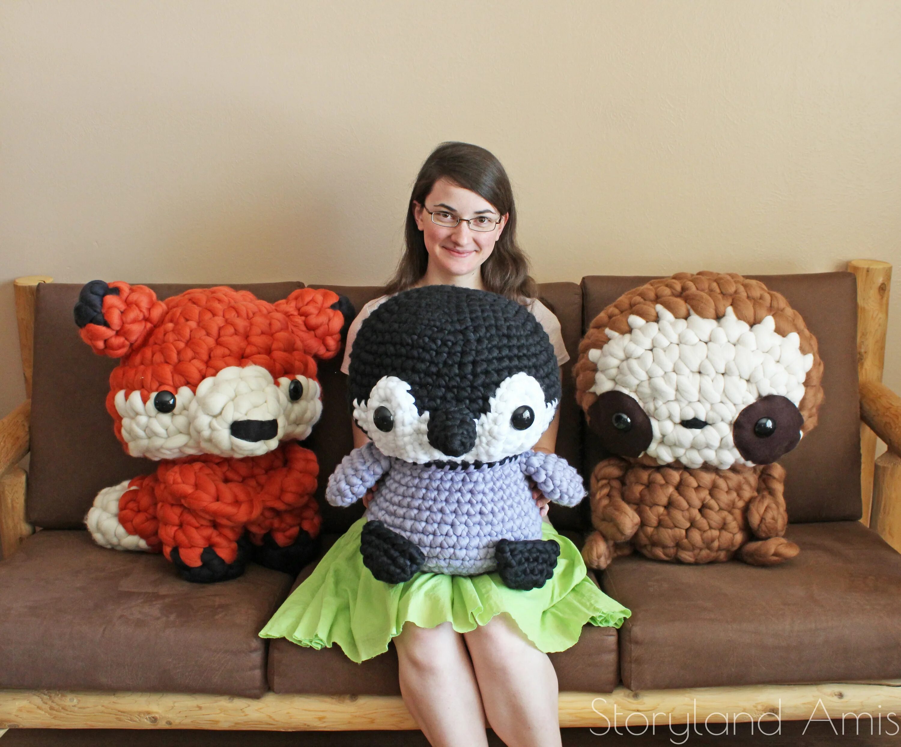 Связанная большая игрушка. Амигуруми аминеко гигант. Панда панда амигуруми. Вязаный мишка. Мишка тедди крючком из плюшевой пряжи.