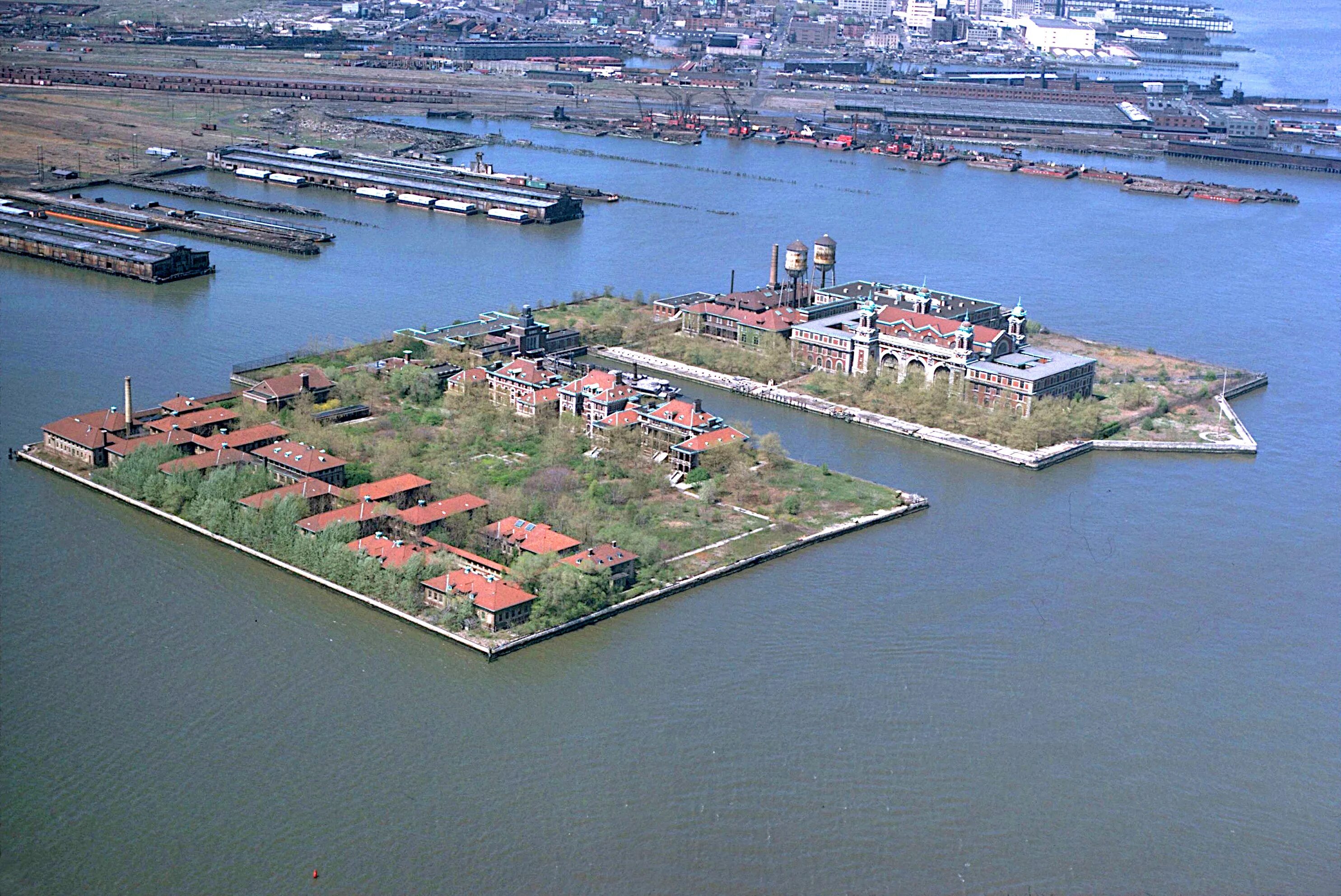 Ellis island. Остров Эллис-Айленд. Остров Эллис США. Остров Танфильева. Национальный монумент острова Эллис.