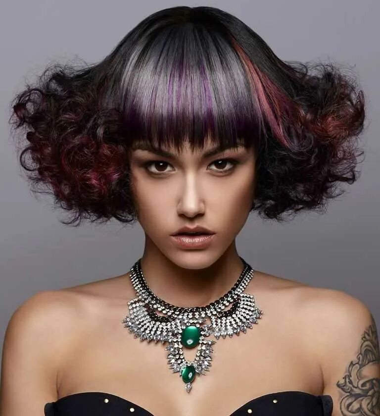 Модные тенденции 2024 волосы. Красивое окрашивание волос. Окрашивание волос 2022 балаяж. Многоцветное окрашивание волос. Цвет волос на каре.