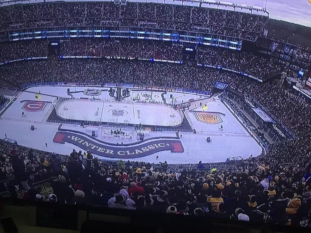 Зимняя классика 2014 посещаемость. Winter classic 2009. Зимняя классика курган. Зимняя классика екатеринбург. Нхл зрители.