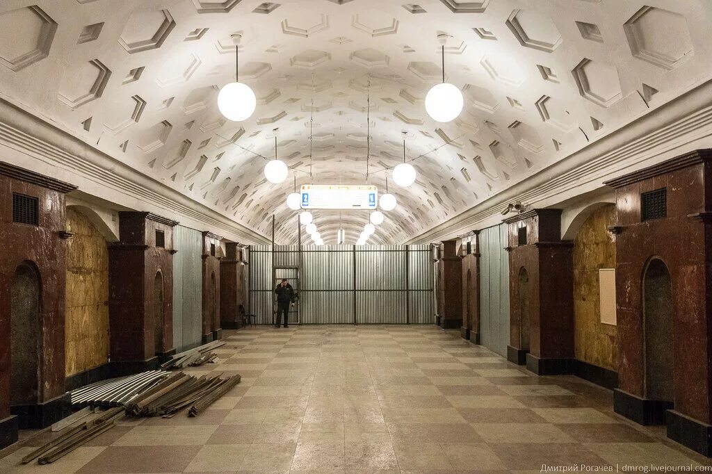 Красные ворота метро 2. Вестибюль станции метро красные ворота. Фомин красные ворота. Вестибюль метро красные ворота. Станция красные ворота южный вестибюль.