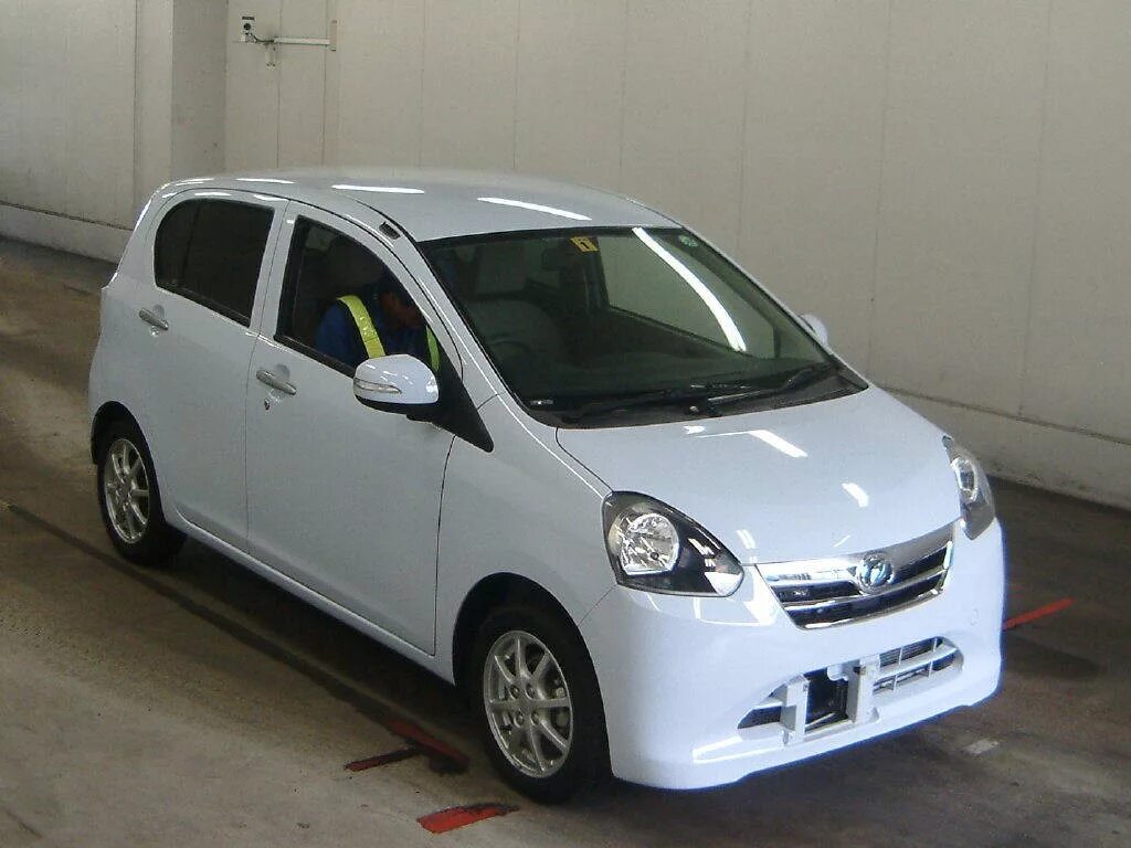 Купить иномарку до 400000. Daihatsu Mira e:s. Daihatsu Mira e:s 2012. Daihatsu Mira e:s r15. Daihatsu Mira e:s 2007.