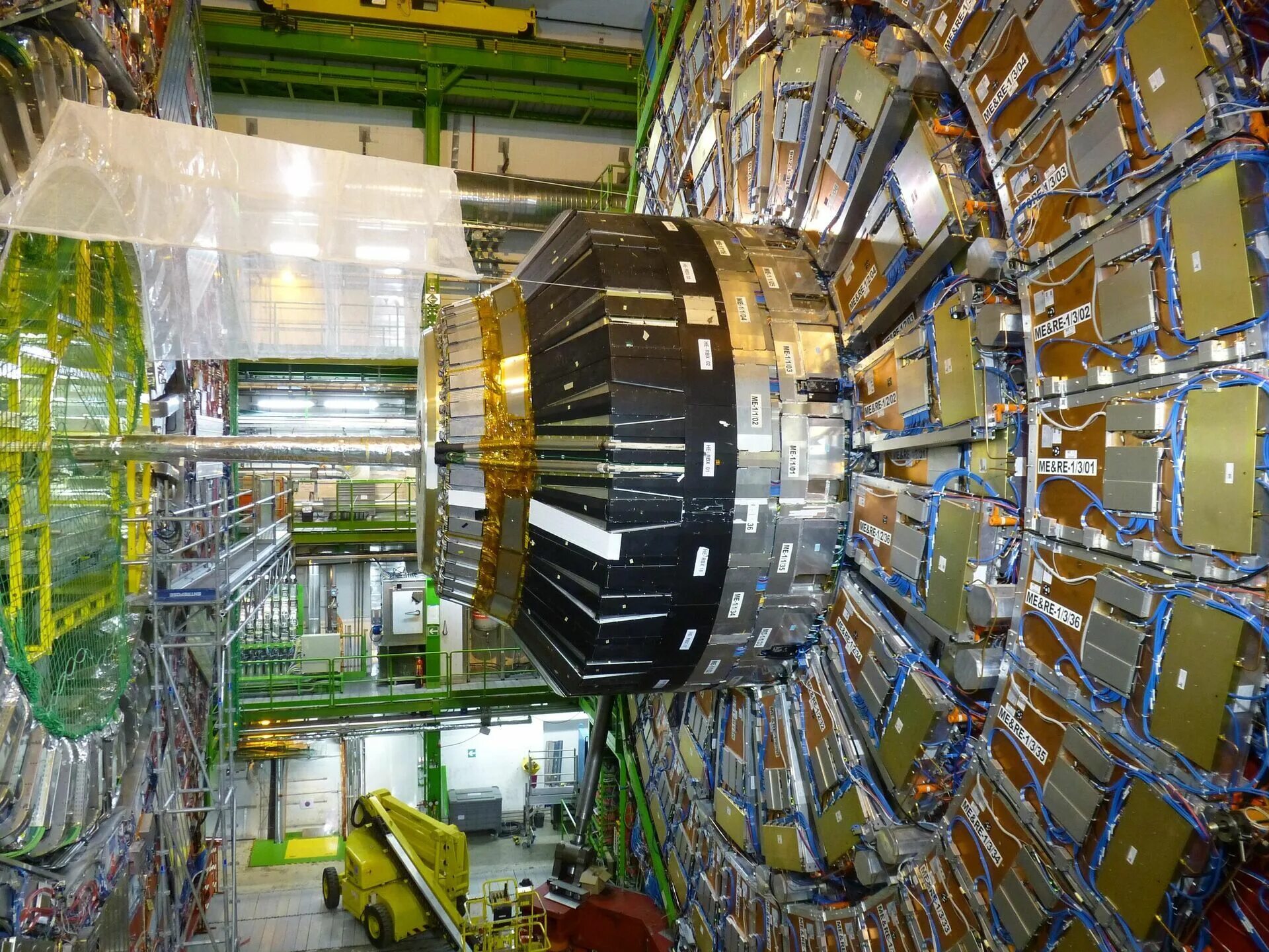 Церн швейцария. Швейцария ЦЕРН коллайдер. Большой адронный коллайдер ЦЕРН. Атомный коллайдер в Швейцарии. Адронный коллайдер в Швейцарии.