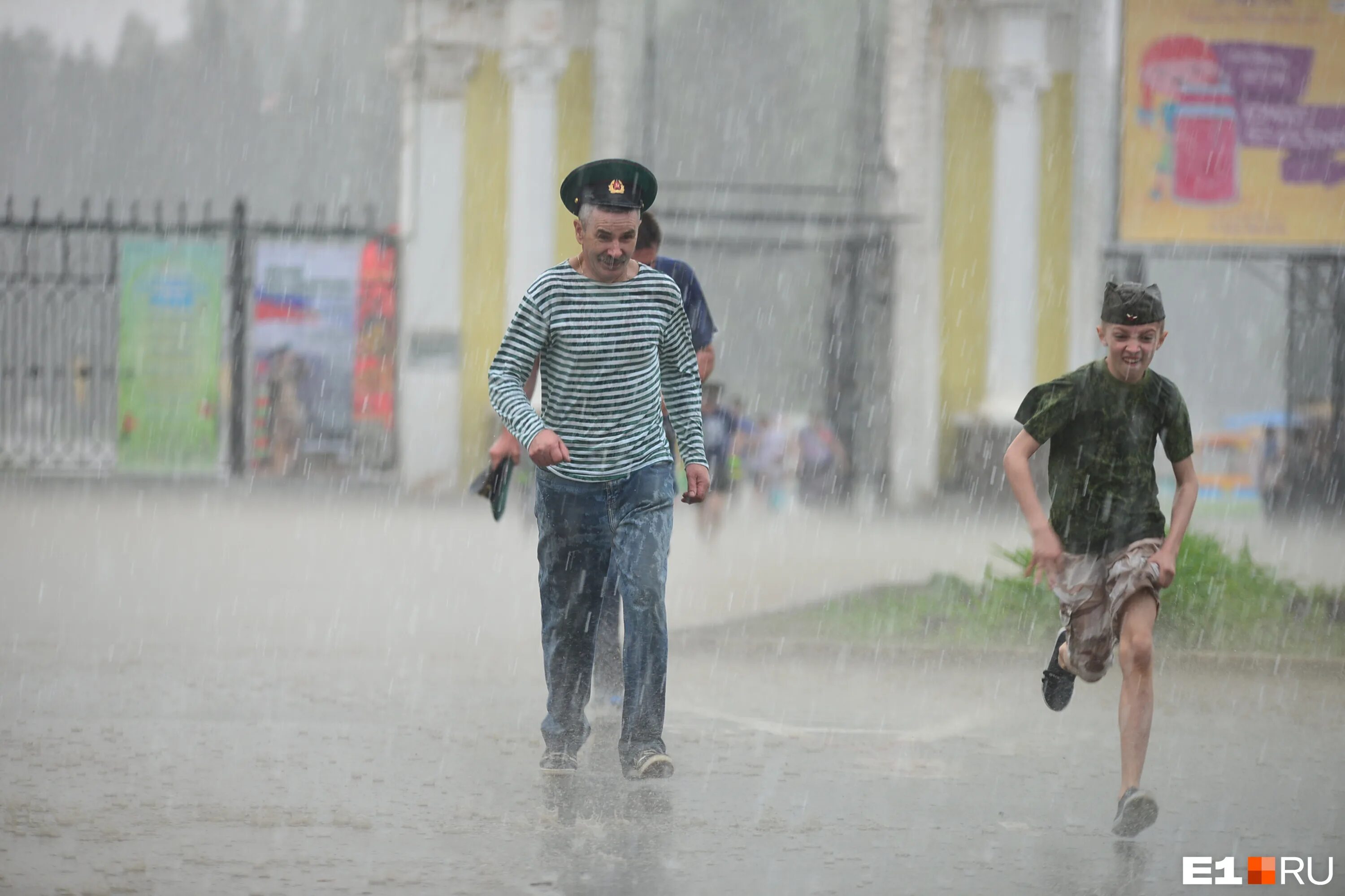 дождливый день в петербурге. сегодня ждите дождь. питер после дождя. дождливый день. сегодня ждите дождь.