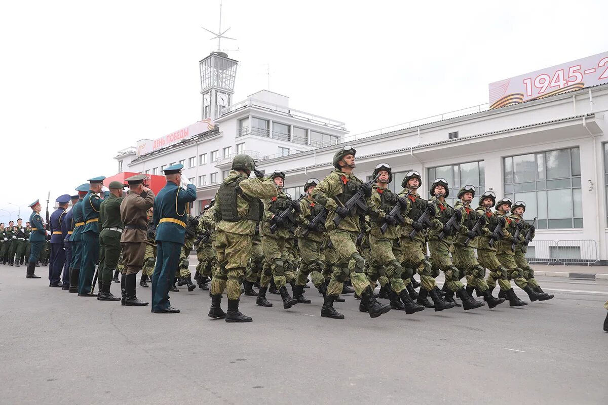 Парад Победы Нижний Новгород 2021. Парад 9 мая в Нижнем Новгороде 2021. В Нижний Новгород парад Победы 2014. Парад Победы 2022 в Нижнем Новгороде. 9 мая в нижнем новгороде