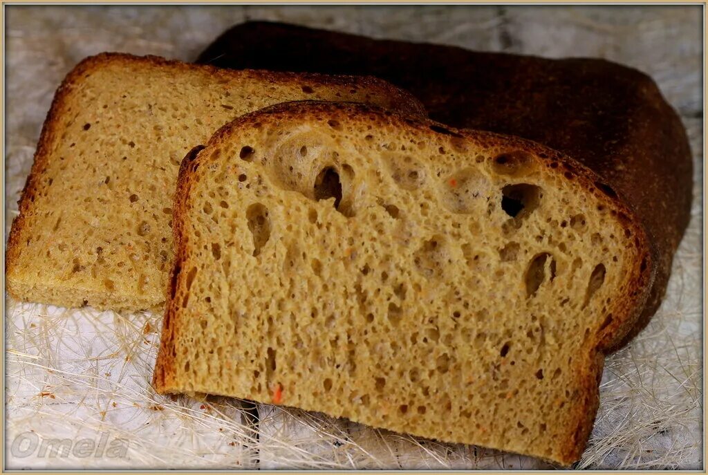 Рецепт домашнего постного хлеба. Пшеничный хлеб с тмином. Хлеб на ржаной закваске с тмином. Мякиш пшенично-ржаного хлеба. Ржаной хлеб с тмином в хлебопечке.