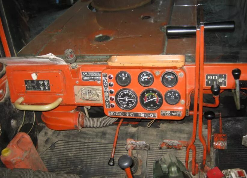 Трактор т16 панель управления. Панель управления трактора. Кабина трактора дт75 органы управления. Панель приборов трактора т 25. Панель управления трактора т-25а.