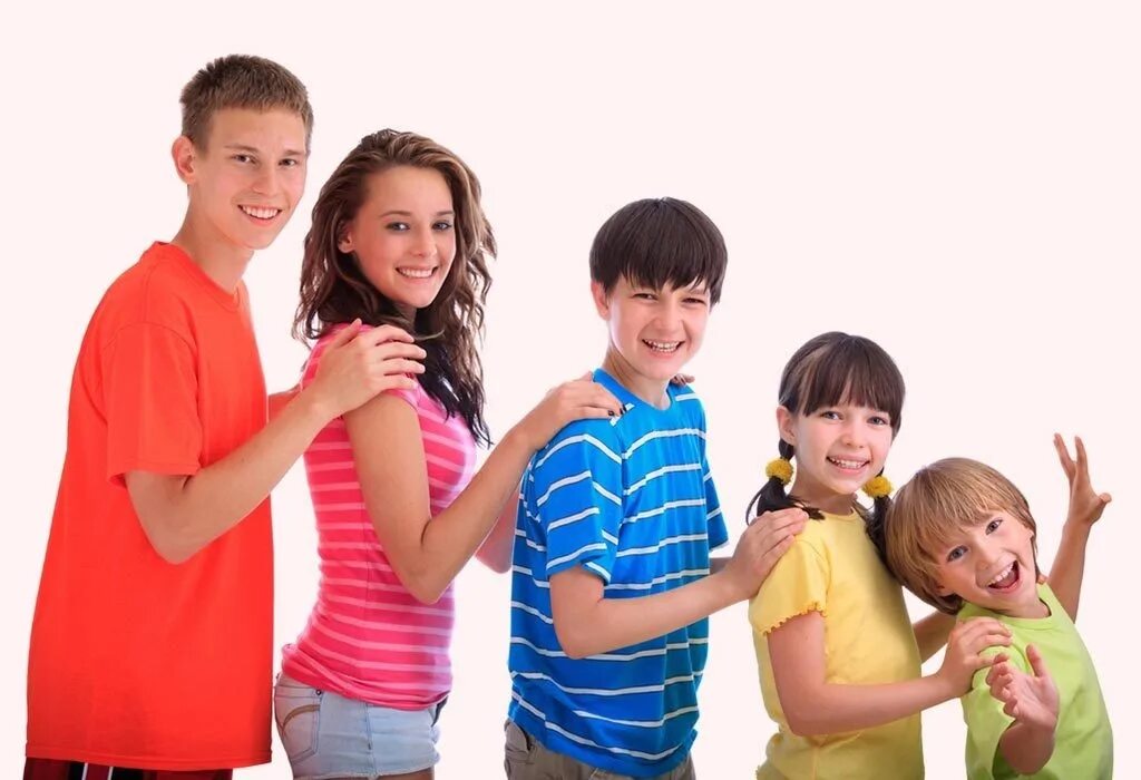 А4 младший vs старший брат. 15 детей в семье. Четверо красивых детей. Старшие и младшие дети. Несколько мальчиков.