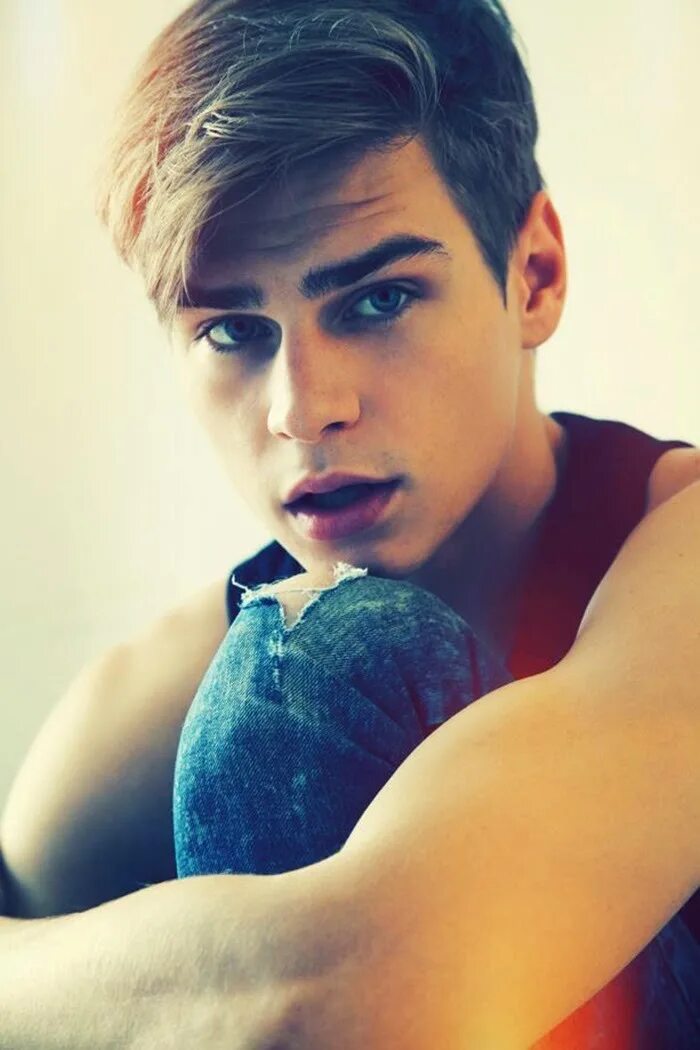 Гомосексуальный подросток. Choir boy винил. Passive boy. Фотомодель скотт гарднер. Boy active boy passive.