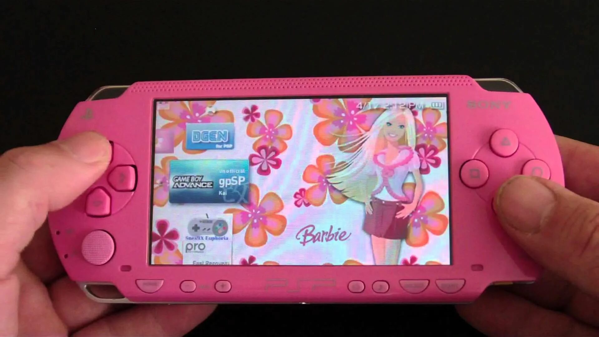 Как называется игра в розовом. Сони псп розовая. приставка psp sony игра барби. psp 1000 pink. ps vita 1000 (розовый).
