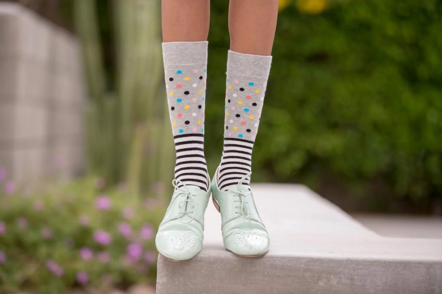 Модные носки. Носки с цветочками. Счастливые носки. Модные носки на лето. Wearing socks