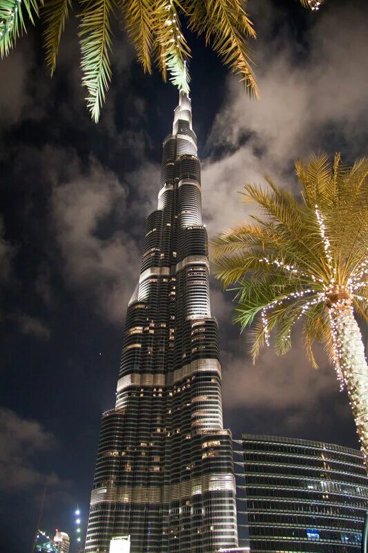 Бурдж Халифа. Дубай Бурдж Халифа над облаками. Всевидящее око Бурдж Халифа. Бурдж Халифа в облаках.