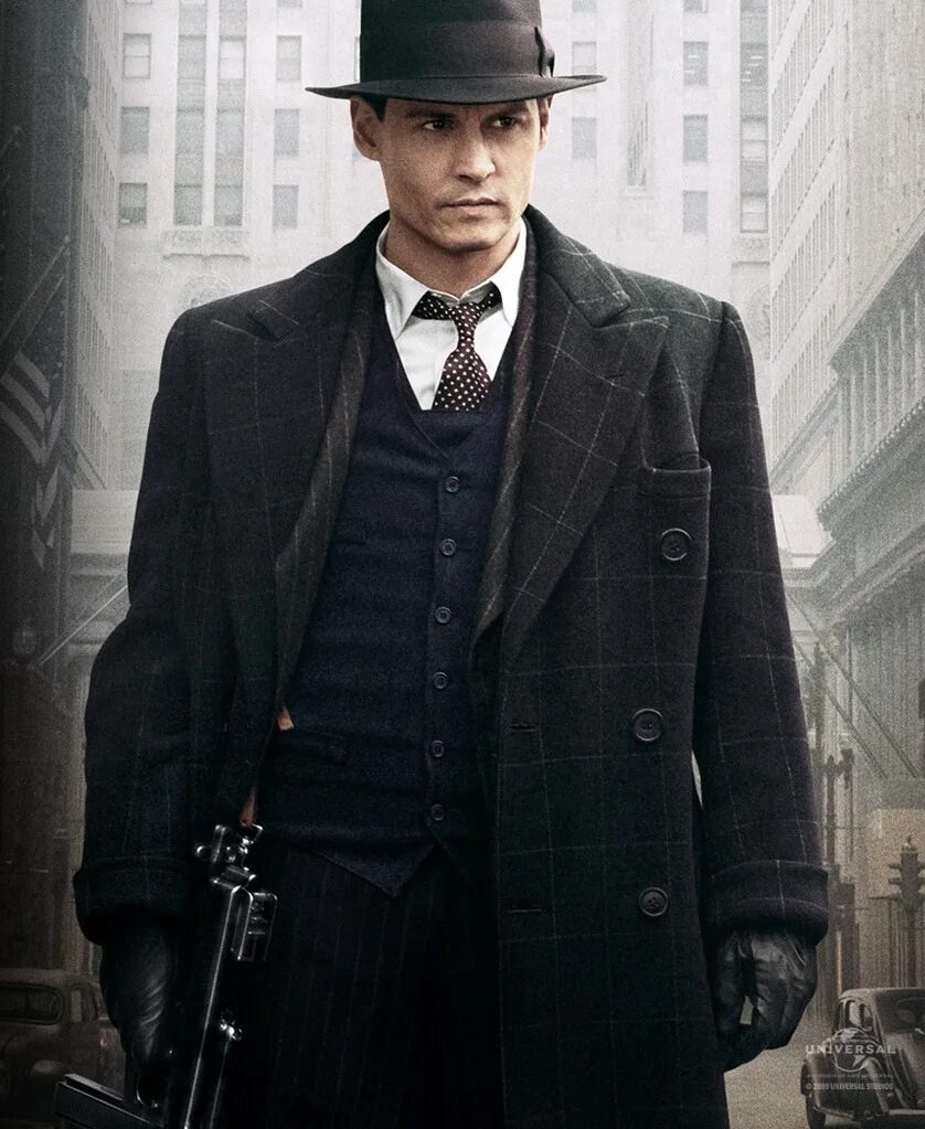 Джонни д прическа. » (2009) гангстерская драма. Джонни д на телефон. Джонни д 2009. Джонни депп гангстер.