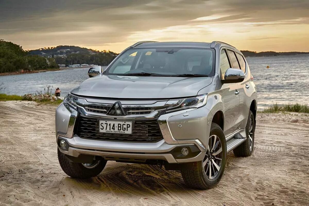 Mitsubishi джип. Mitsubishi Pajero Sport. Митсубиси Паджеро 2016. Mitsubishi Pajero Sport 2016. Митсубиши Паджеро спорт 2016.